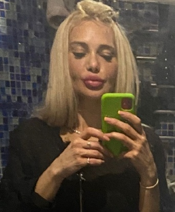 У меня есть все, чтобы удовлетворить все ваши желания. Встречусь с вами в Москве, где создам неповторимую ночь для нас двоих.
Мои услуги включают глубокий оральный секс, классический секс в разных позах, массаж и многое другое. Я гарантирую полное удовлетворение и полное конфиденциальность.
У меня есть отличные отзывы от моих предыдущих клиентов. Фото полностью соответствуют реальности.
Возможностей у меня много и я уверена, что смогу удовлетворить ваши самые сокровенные фантазии.
Обращайтесь ко мне и вы не пожалеете. Жду вас в Москве! 💋🔥🌹 Маринка